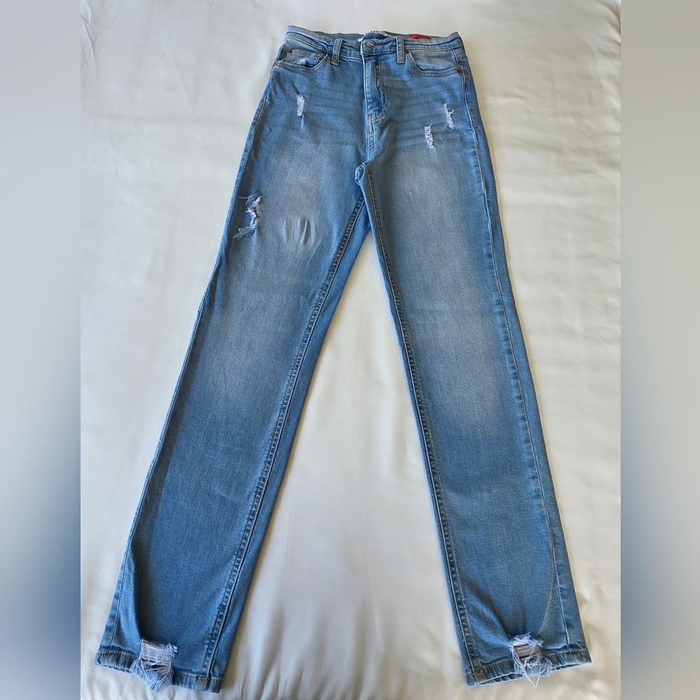 Celebrity Pink Jeans, The Eleven, Straight Stretch Women. Size 3/26. Light Blue.